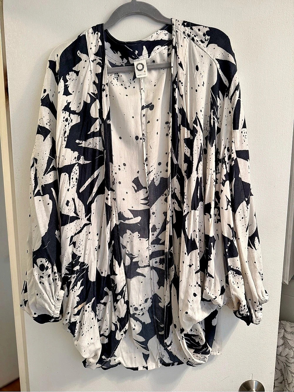 Anthropology kimono in Navy & White